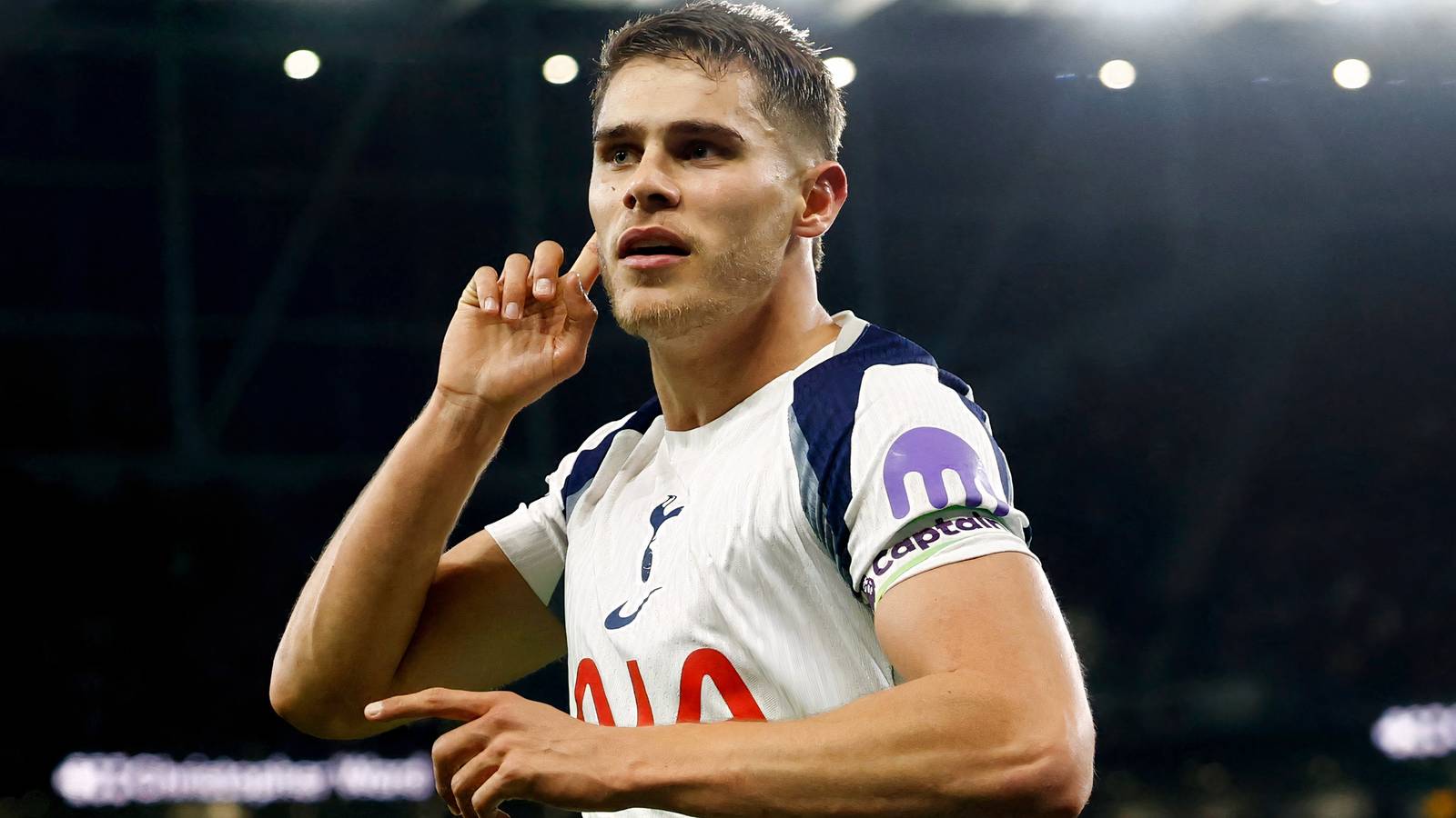 Over Van de Ven: 8/10 Spurs star is becoming Frank's most important player - Football FanCast Over Van de Ven: 8/10 Spurs star is becoming Frank's most important player - Football FanCast