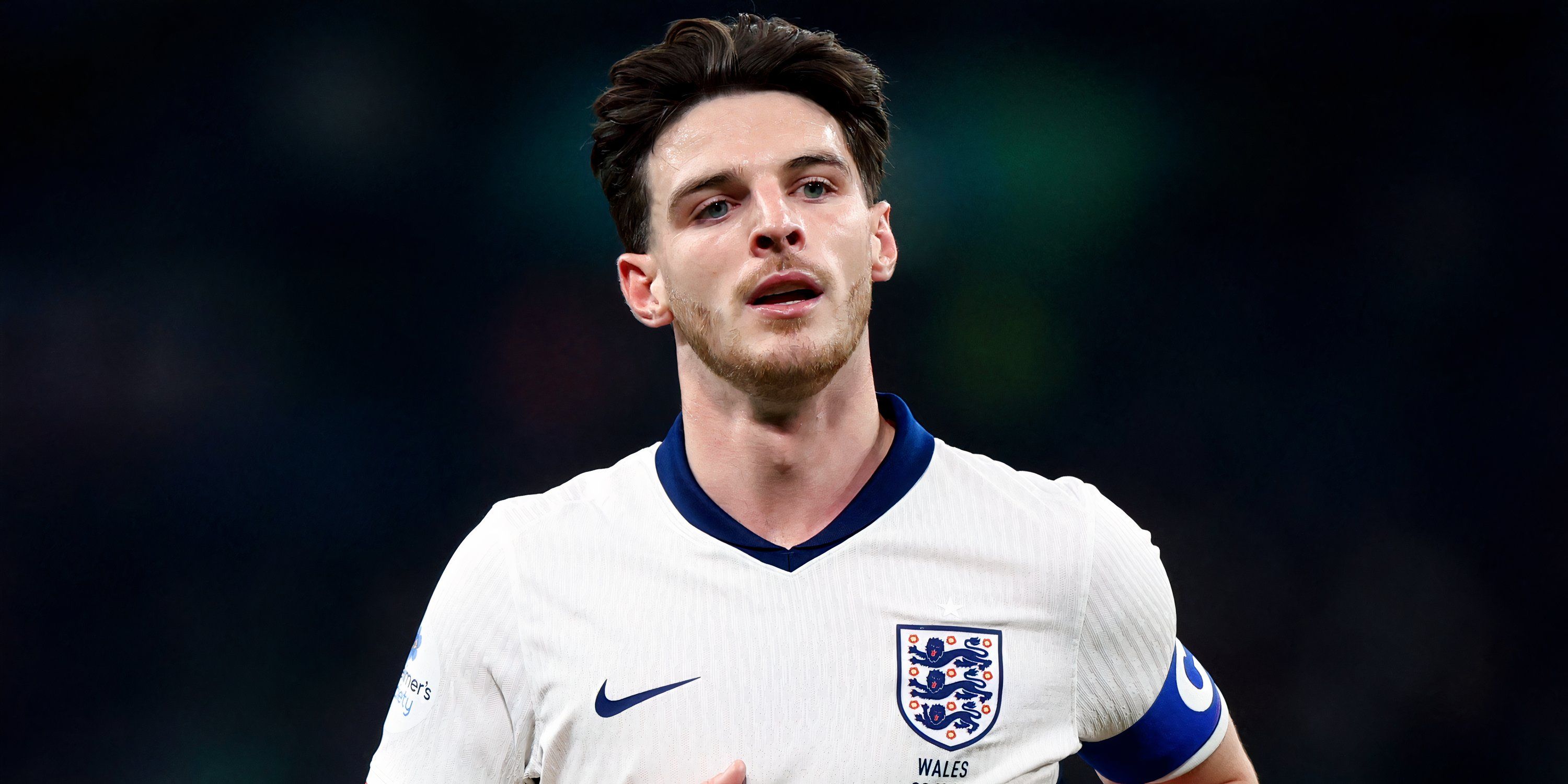 Declan Rice con el brazalete de capitán de Inglaterra