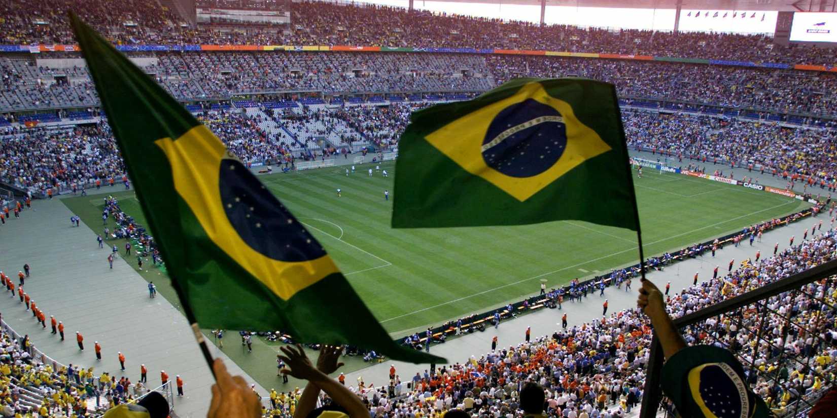The Greatest 20 Wingers in Football History brazil-flags