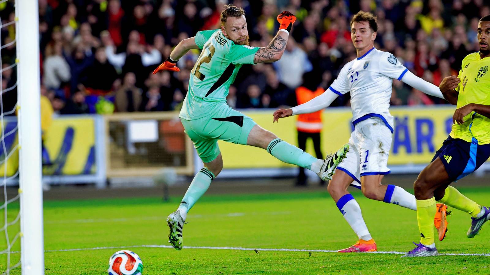 BlueCo launch first Chelsea approach to sign "clinical" 23 y/o Barcelona target