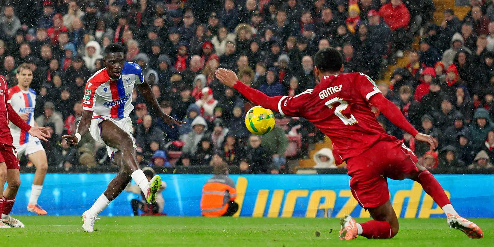 Ismaila-Sir-Crystal-Palácio