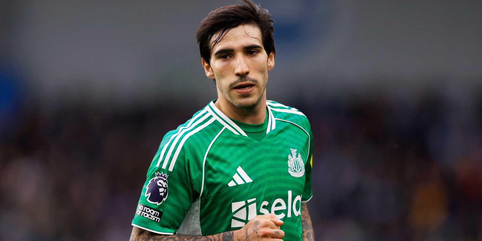 Newcastle midfielder Sandro Tonali-1