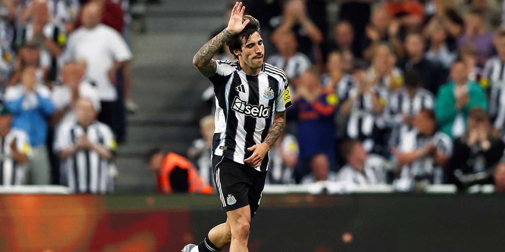 Newcastle midfielder Sandro Tonali