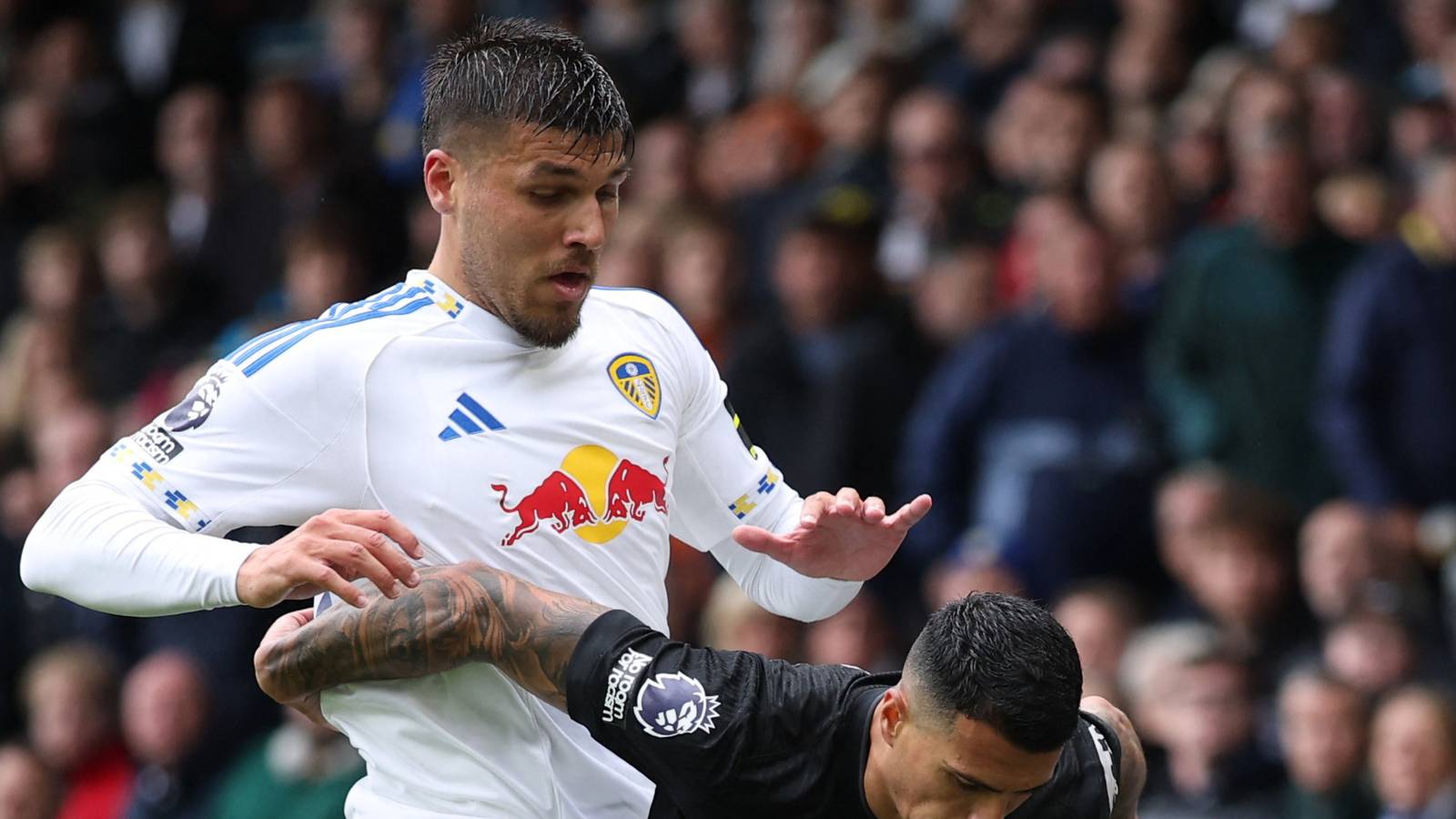 Leeds willing to sell Joel Piroe in January for "difference-making" signing