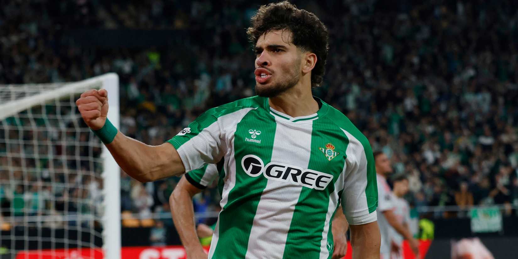 Abde Ezzalzouli, do Real Betis, comemora seu primeiro gol