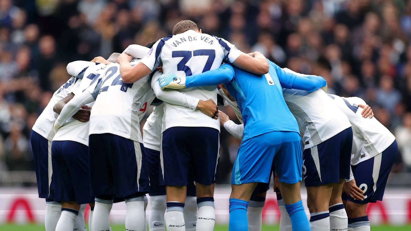 The Inter Milan boss heads to London as Guglielmo Vicario turns on the green light at Tottenham The Inter Milan boss heads to London as Guglielmo Vicario turns on the green light at Tottenham