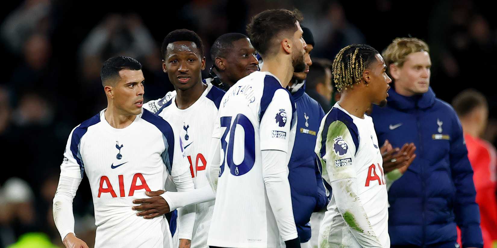 Tottenham players look dejected