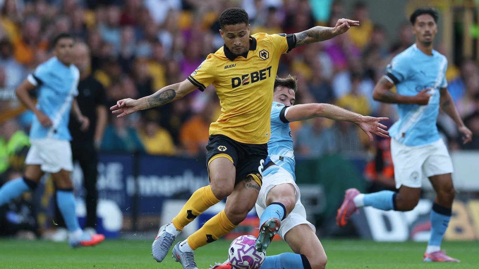 Man Utd also eyeing move for "brilliant" £21m Wolves star with Gomes