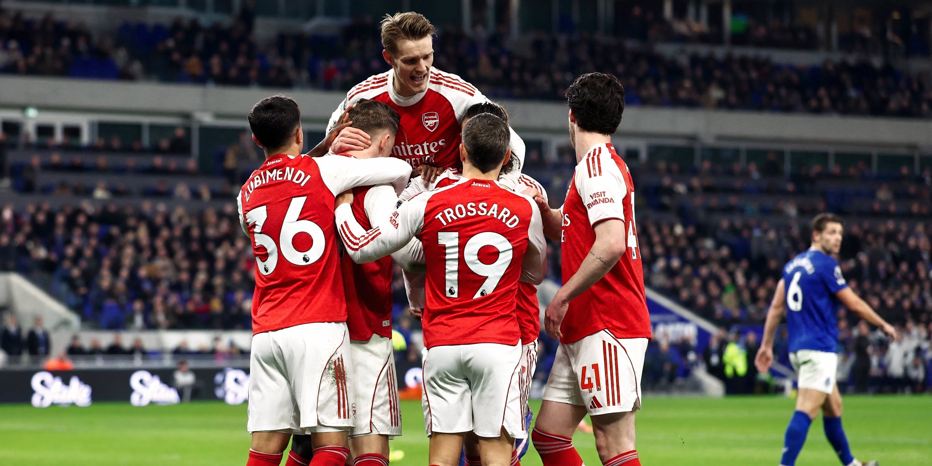 Arsenal players celebrate
