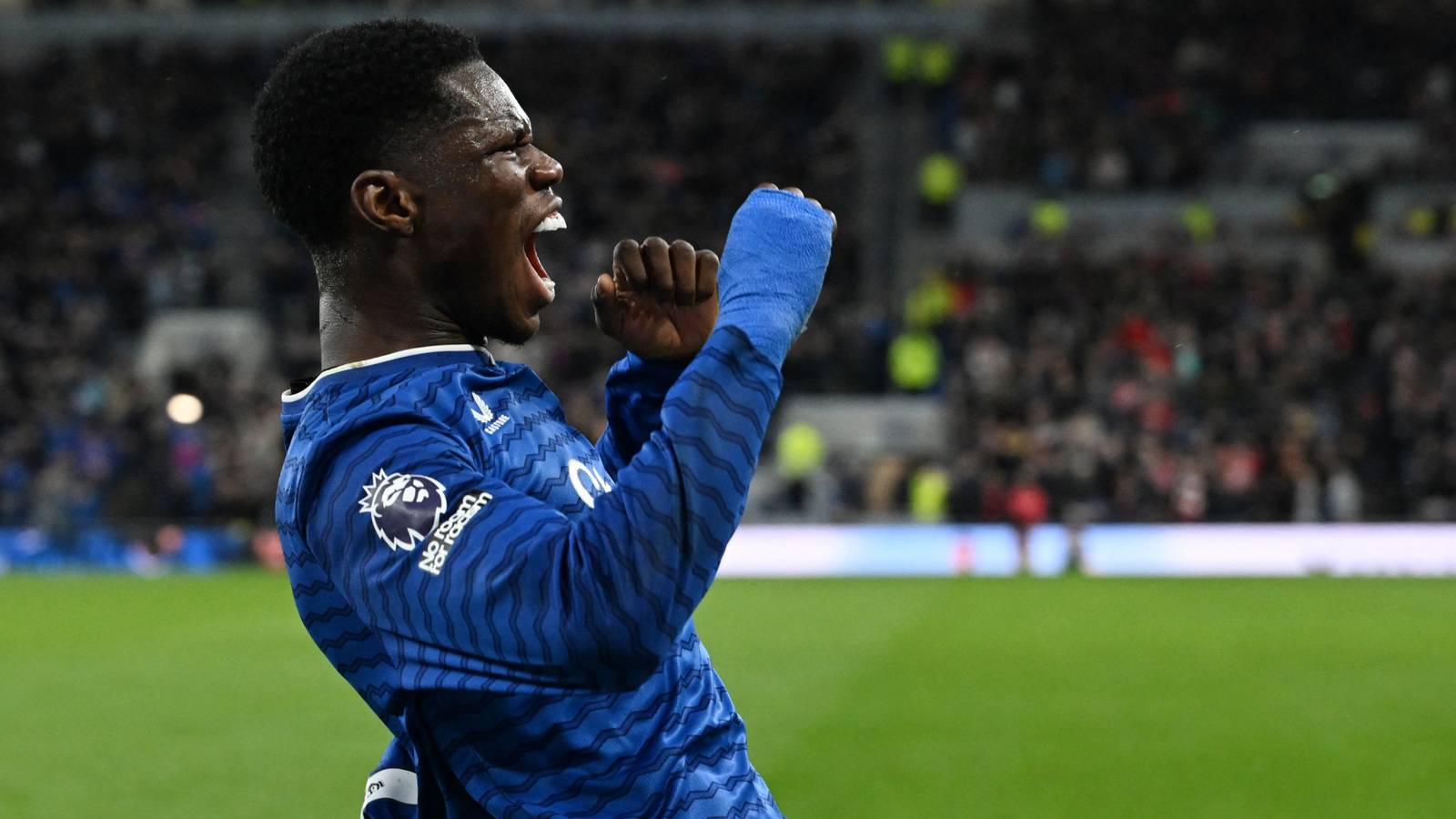 Say goodbye to Barry: Everton in club-to-club talks to sign '£70m striker'