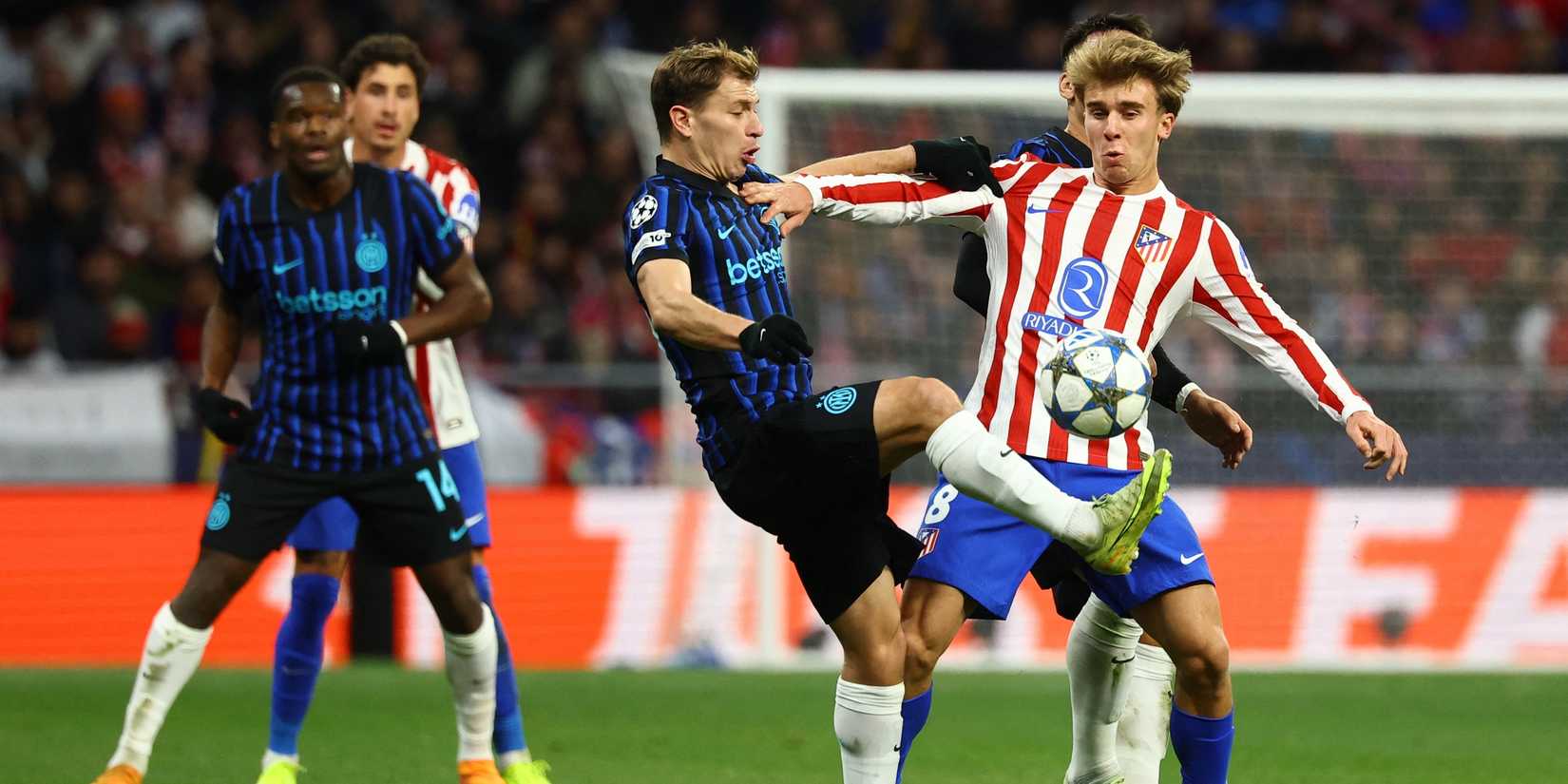  Inter Milan's Nicolo Barella in action with Atletico Madrid's Pablo Barrios