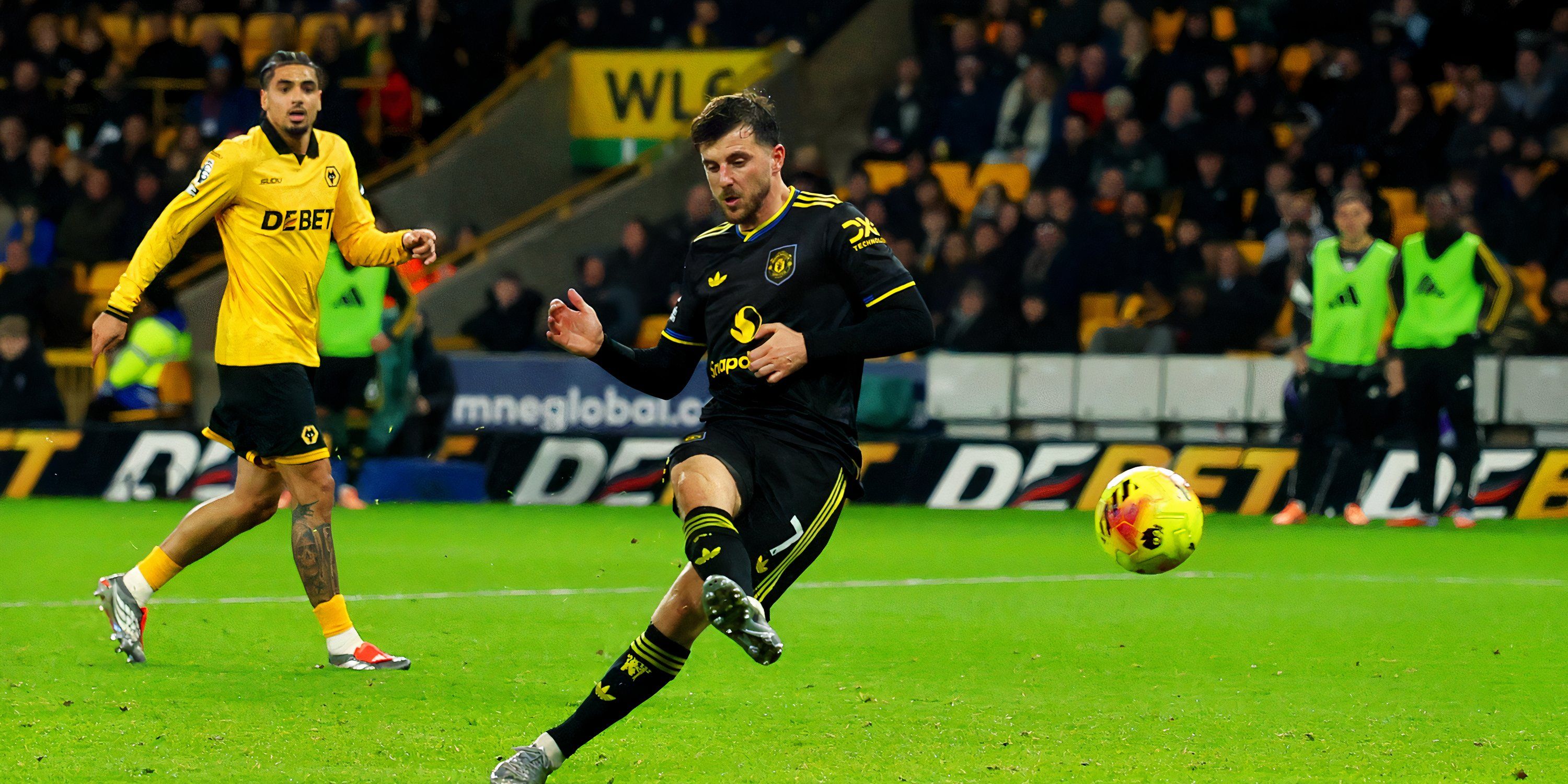 Mason Mount scores for Man United