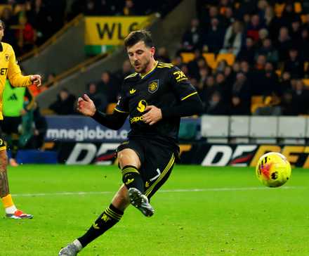 Mason Mount scores for Man United