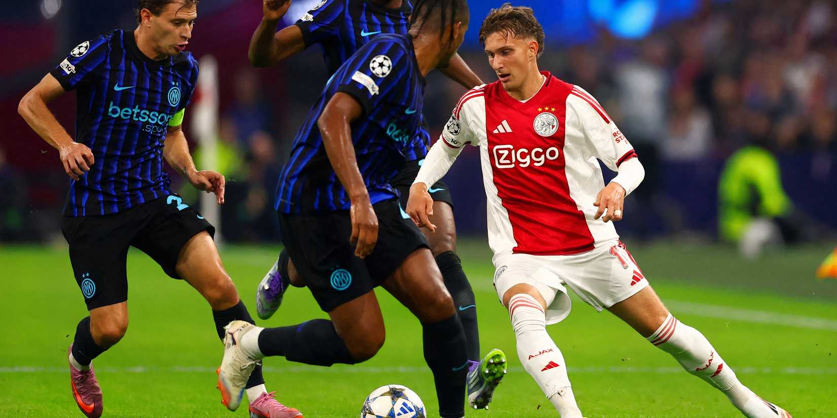 mika-godts-ajax-champions-league