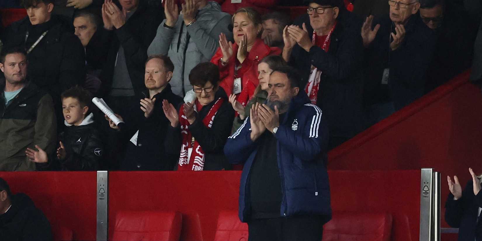 Evangelos Marinakis, técnico do Nottingham Forest, comemora após a partida
