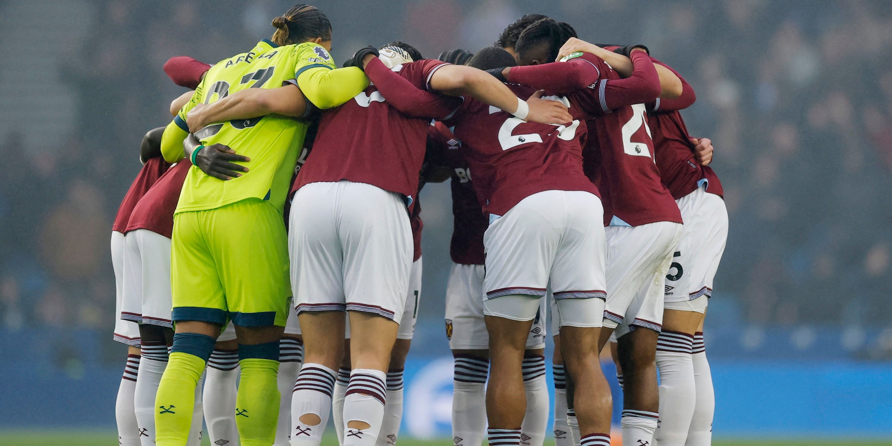 West Ham United players huddle before the match