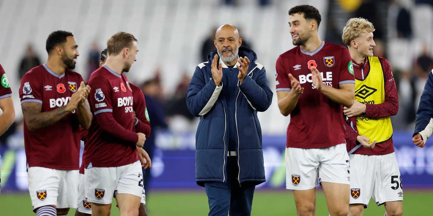West Ham United's Callum Wilson, Jarrod Bowen and manager Nuno Espirito Santo and Maximilian Kilman celebrate after the match