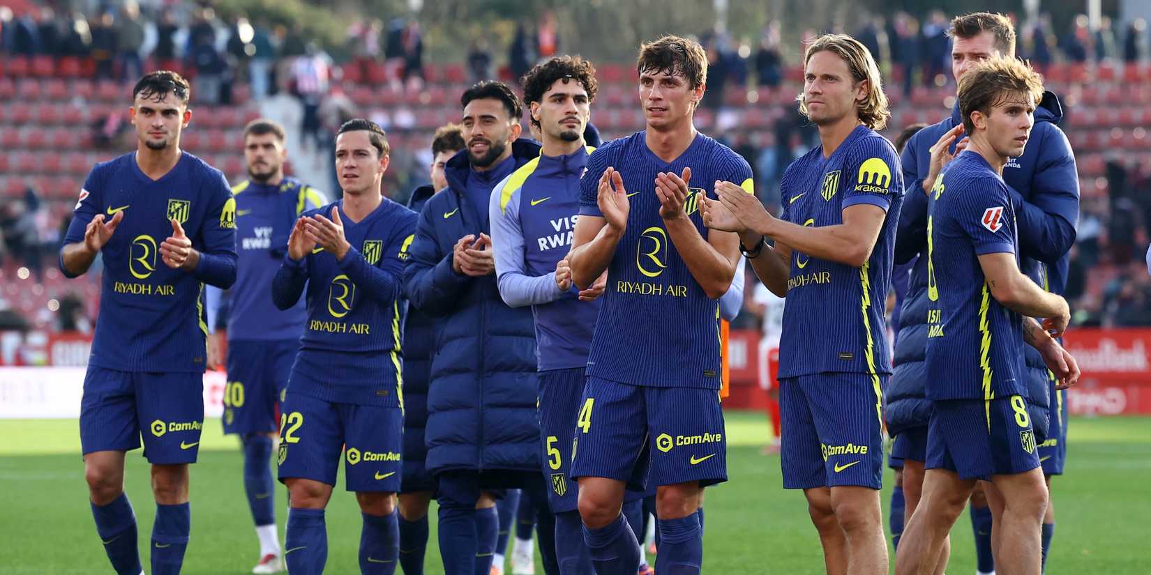 Robin Le Normand, do Atlético de Madrid, e Marcos Llorente, do Atlético de Madrid, comemoram com companheiros de equipe