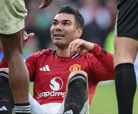 On par with Fernandes: Man Utd star is becoming "one of the best in the world" 6 Casemiro-Man-Utd-Man City