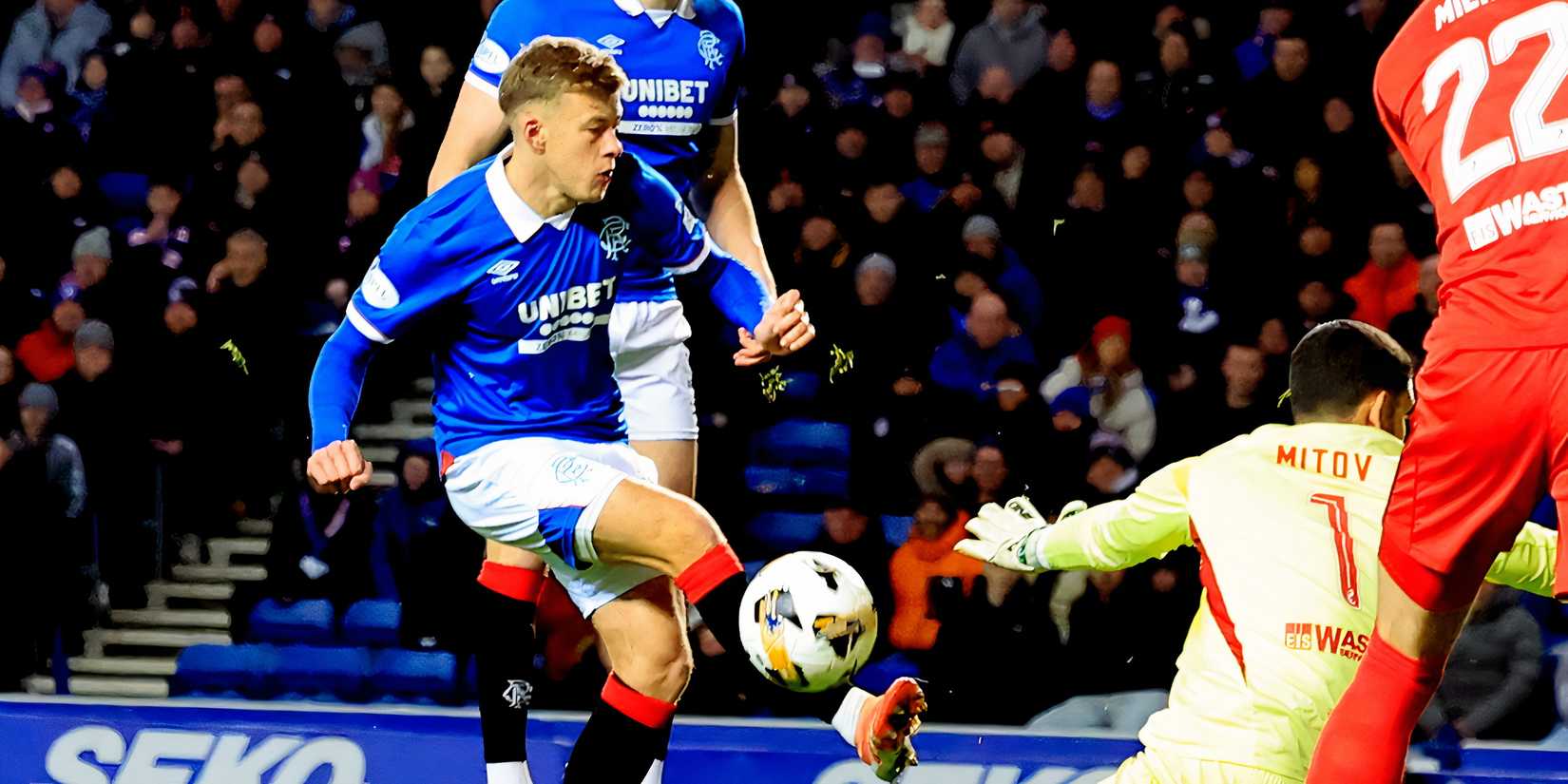 Baron Rengers Rangers edge ahead in race to sign