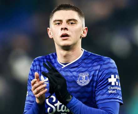 Everton's Vitalii Mykolenko