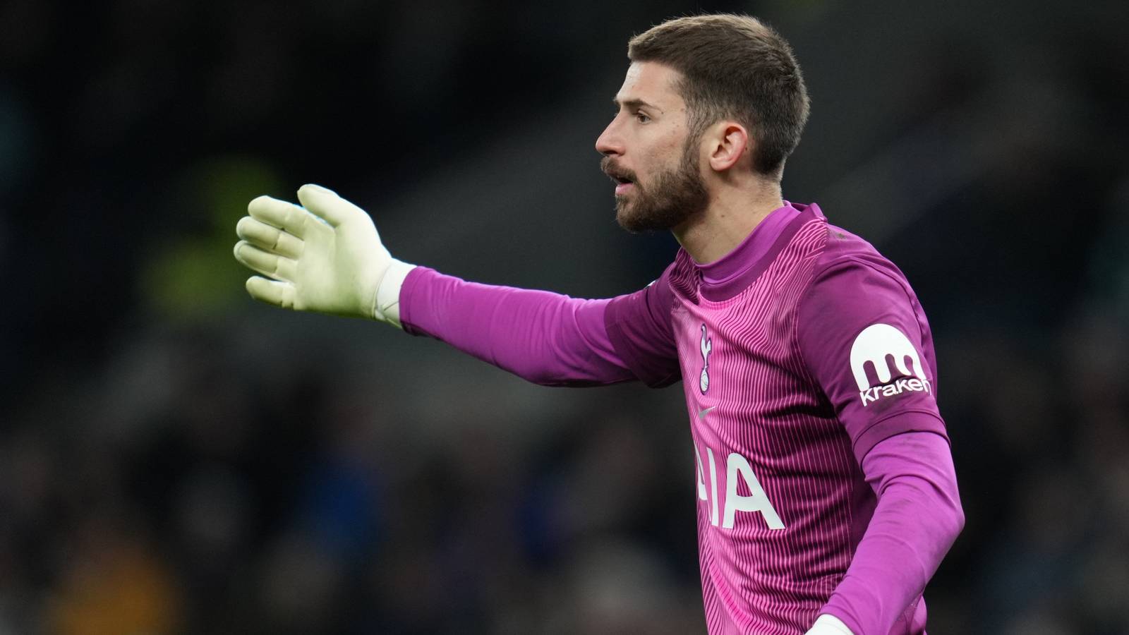 Tottenham now keen on signing "elite" £76k-p/w goalkeeper to replace Vicario - Football FanCast