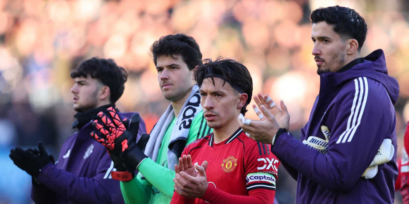 Manchester United's Lisandro Martinez, Manchester United's Senne Lammens and Manchester United's Altay Bayindir