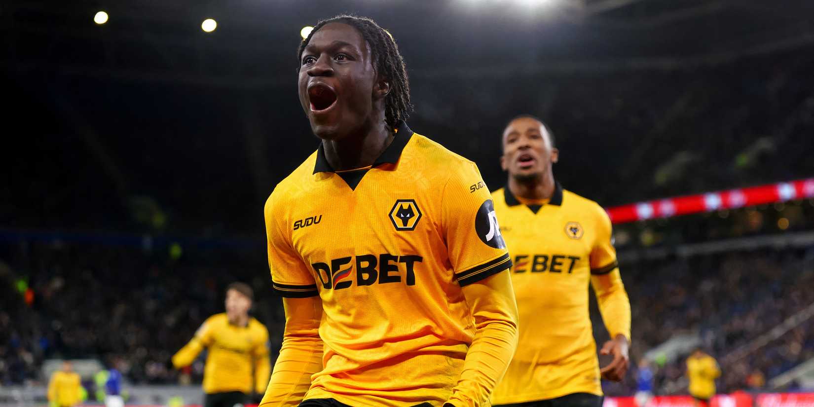 Mateus Mane melakukan selebrasi untuk Wolves