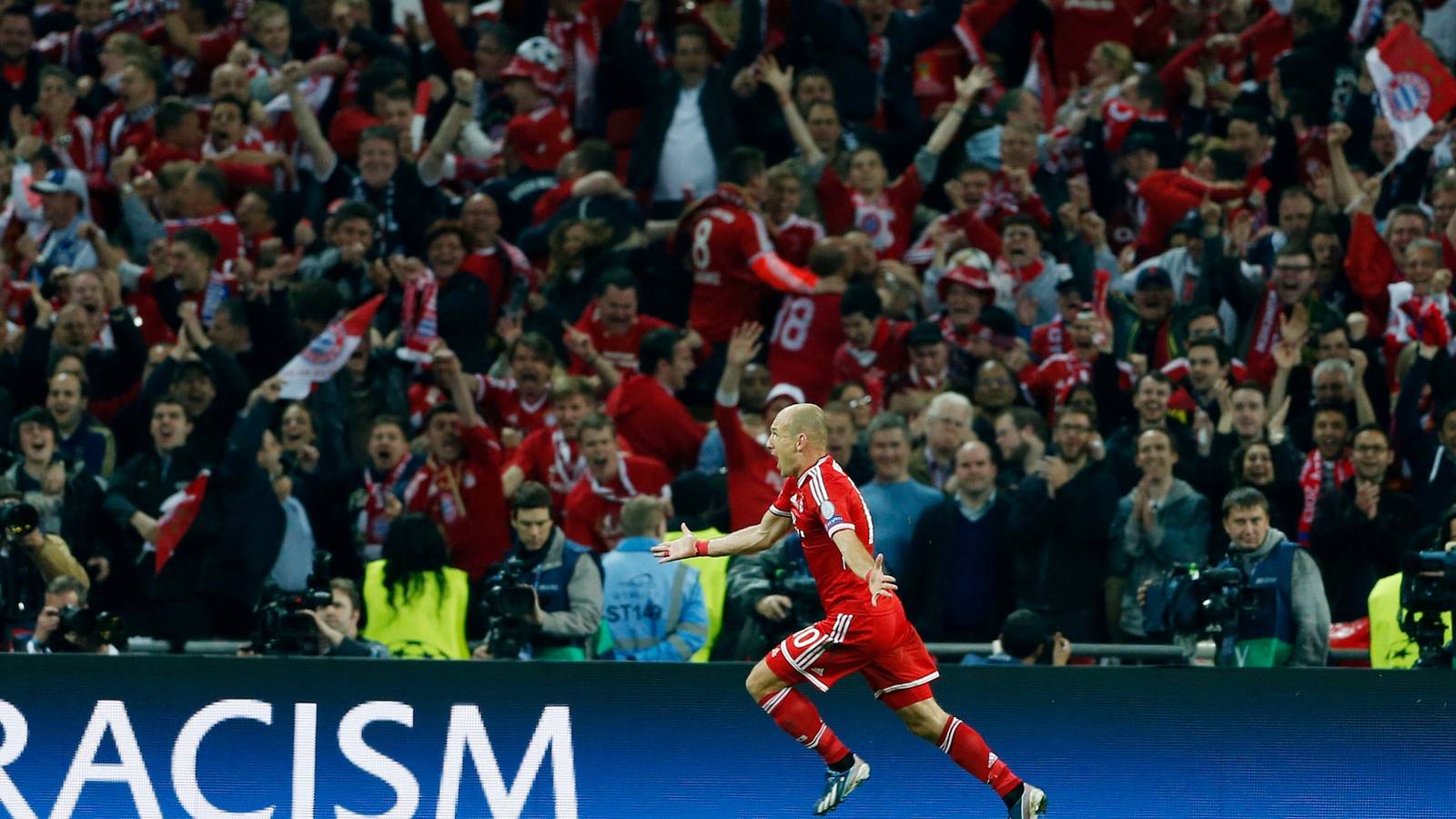 Celtic open talks to sign "powerful" winger Damir Redzic for O'Neill