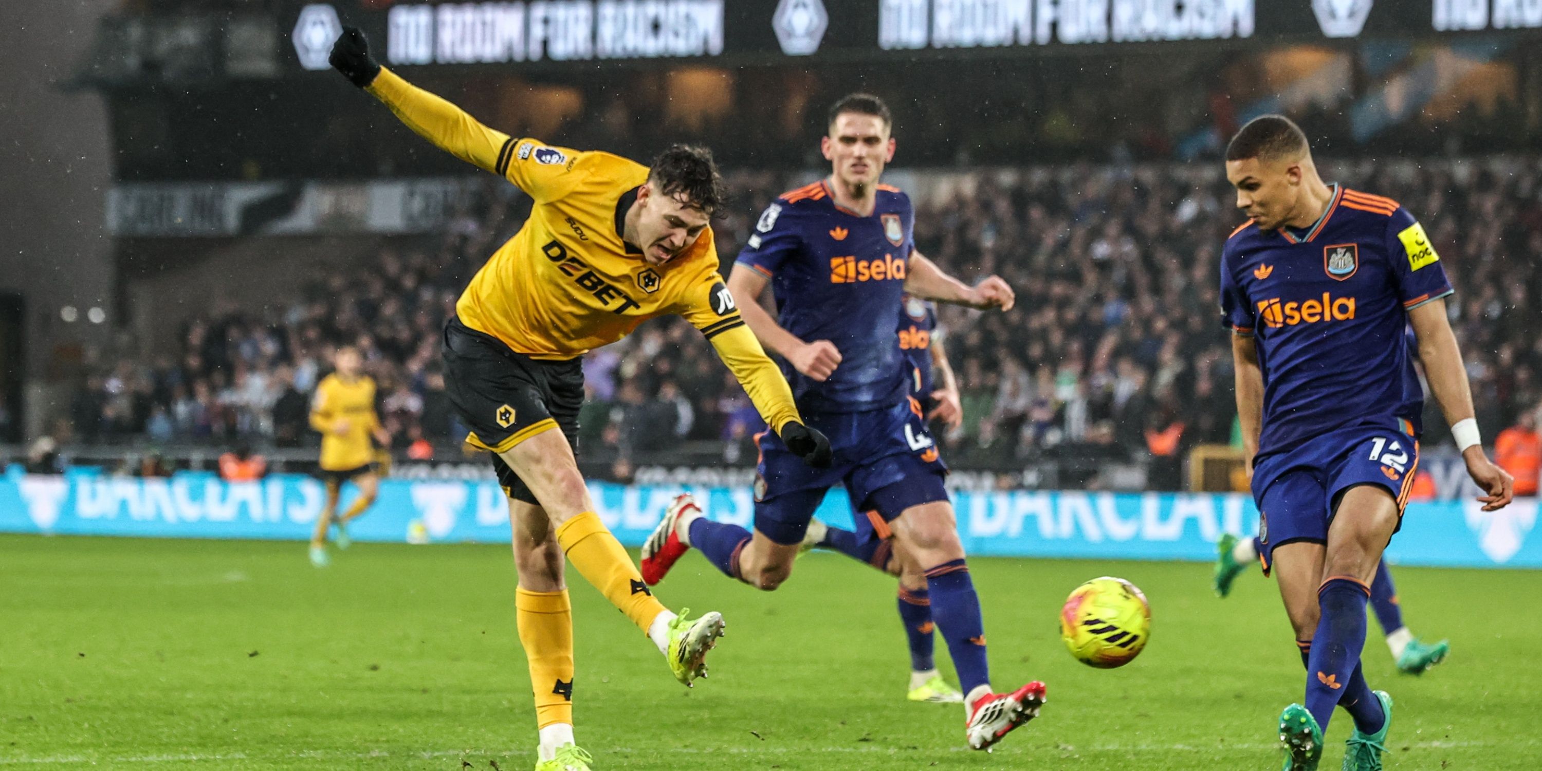 Leeds targeting late deal to sign bigger talent than Strand Larsen