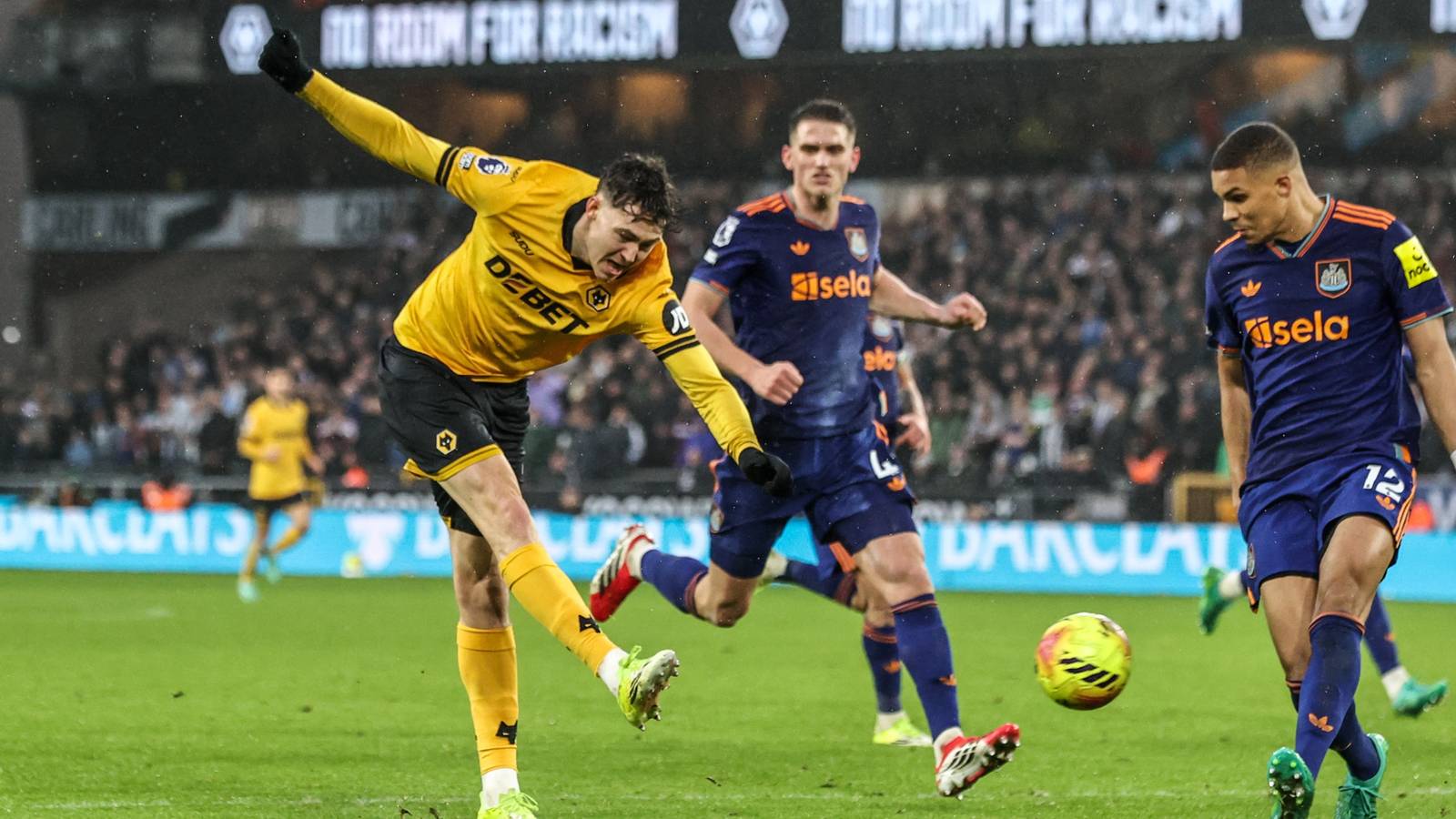 Leeds continue Strand Larsen negotiations as 49ers submit £39m offer