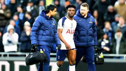 Tottenham's Mohammed Kudus picks up an injury