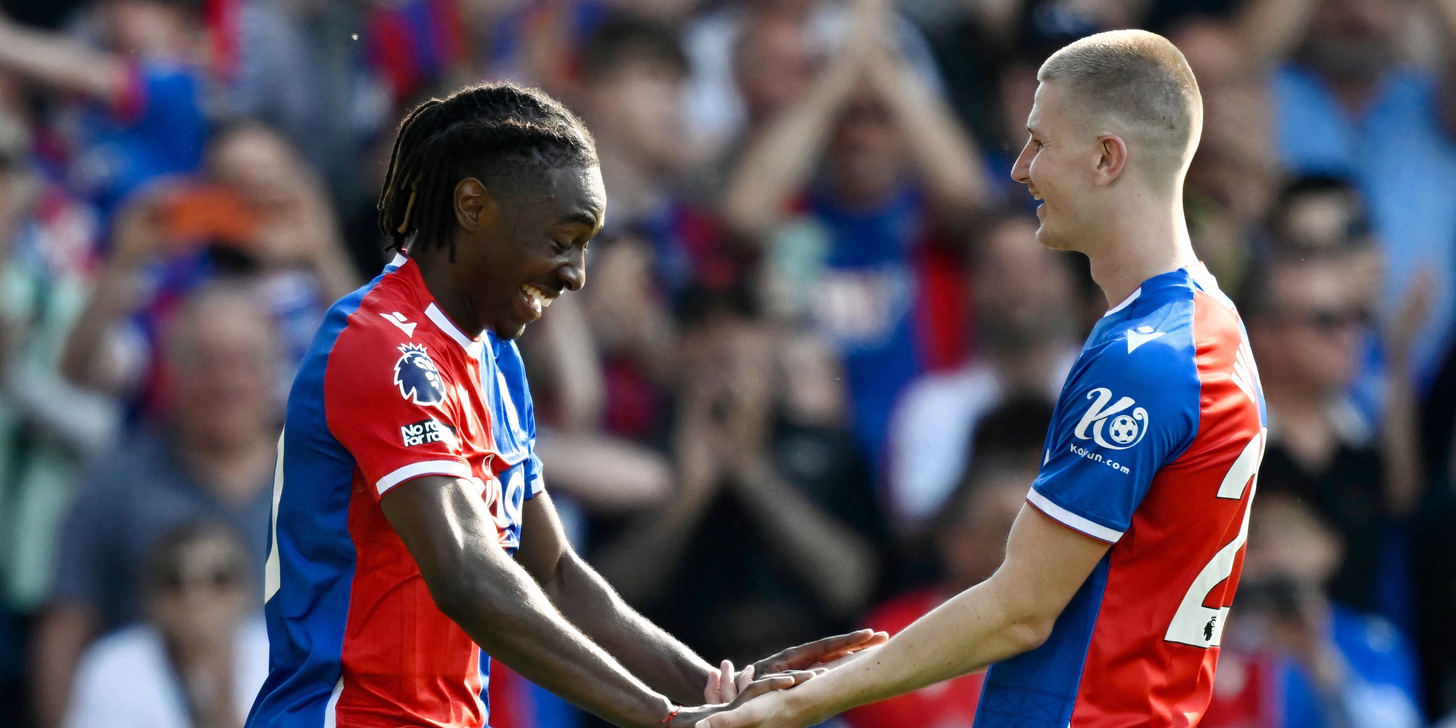 Iberichi Eze e Adam Wharton