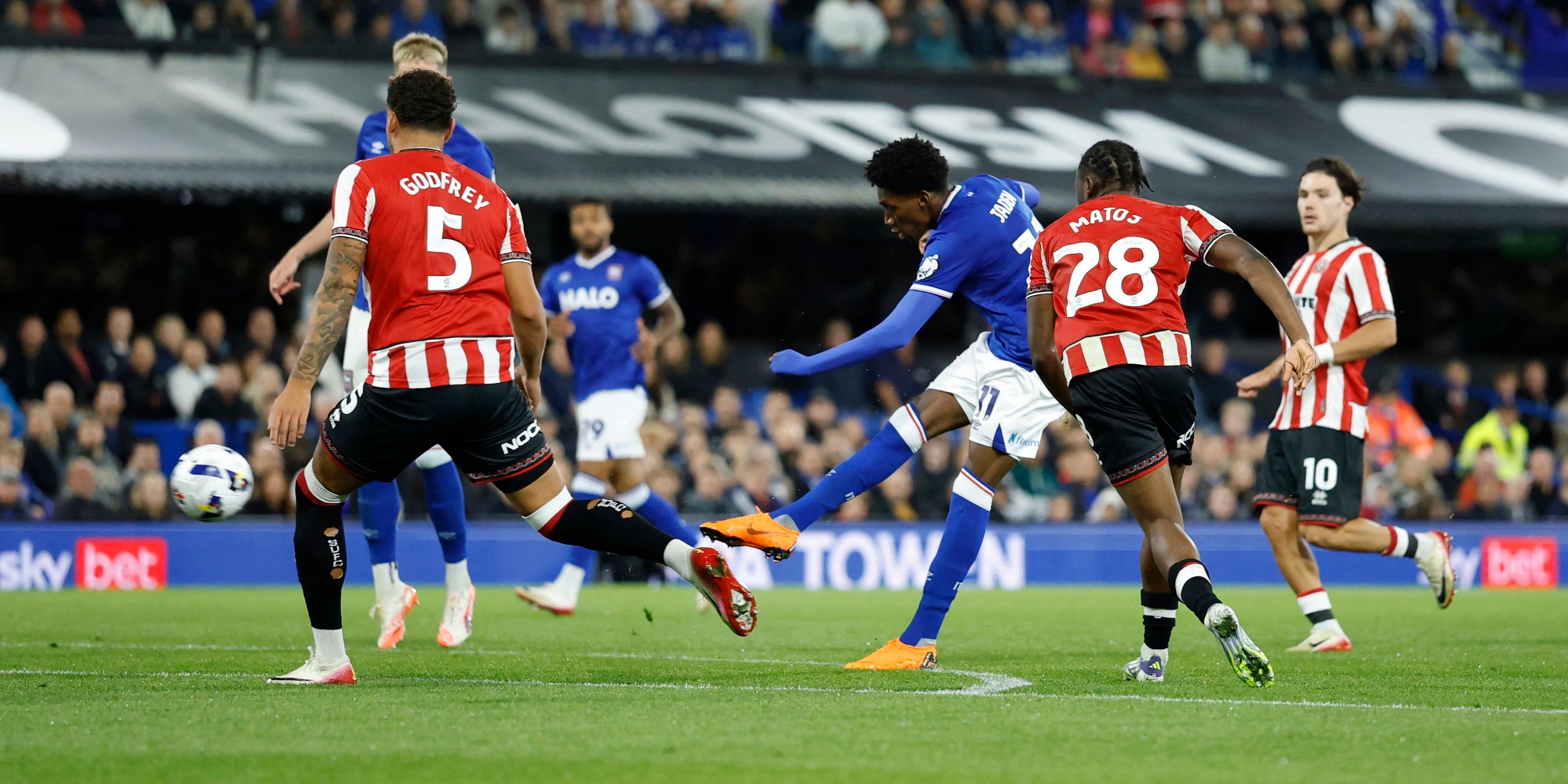 Jaden Filogen, do Ipswich Town, marcou o segundo gol 