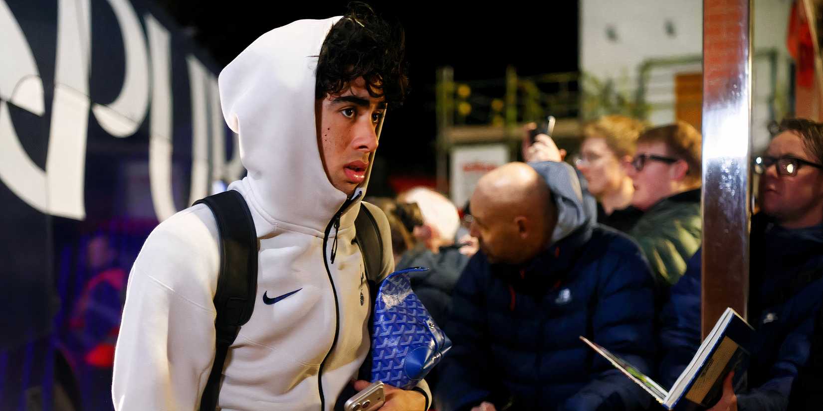 Luca Williams Barnett pelo Tottenham