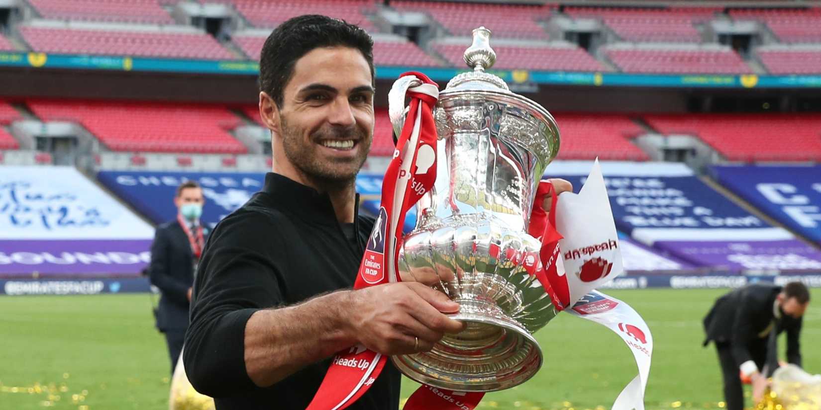 Mikel Arteta lifts FA Cup trophy