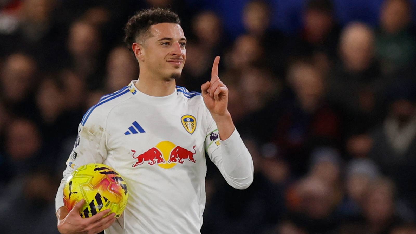 Leeds United Incar Gelandang Muda Shea Charles sebagai Suksesor Ethan Ampadu
