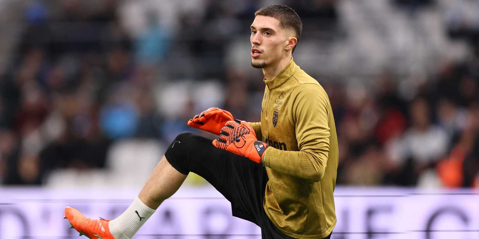RC Lens' Robin Risser warms up before the game