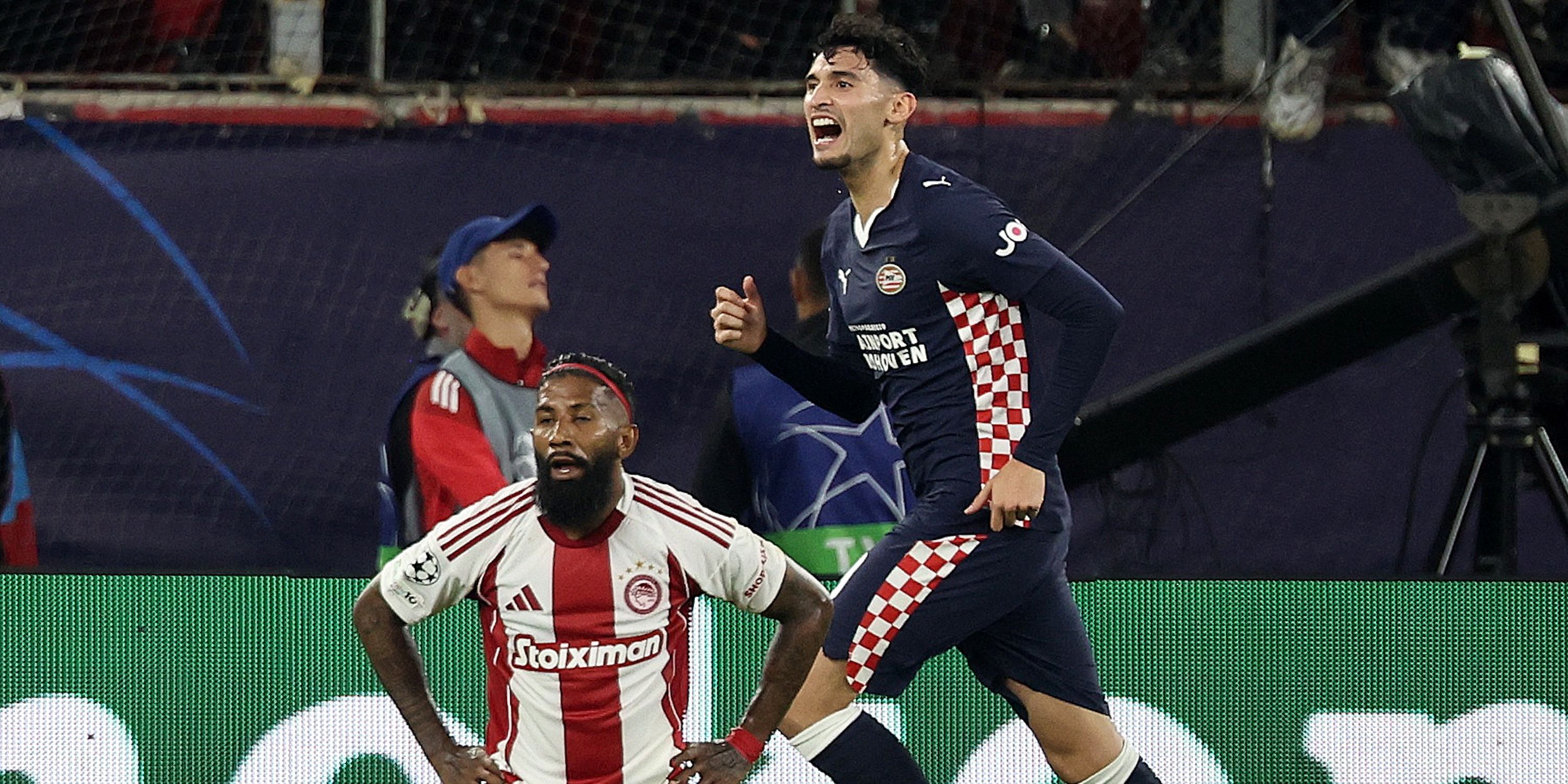 Ricardo Pepi, do PSV Eindhoven, comemora seu primeiro gol