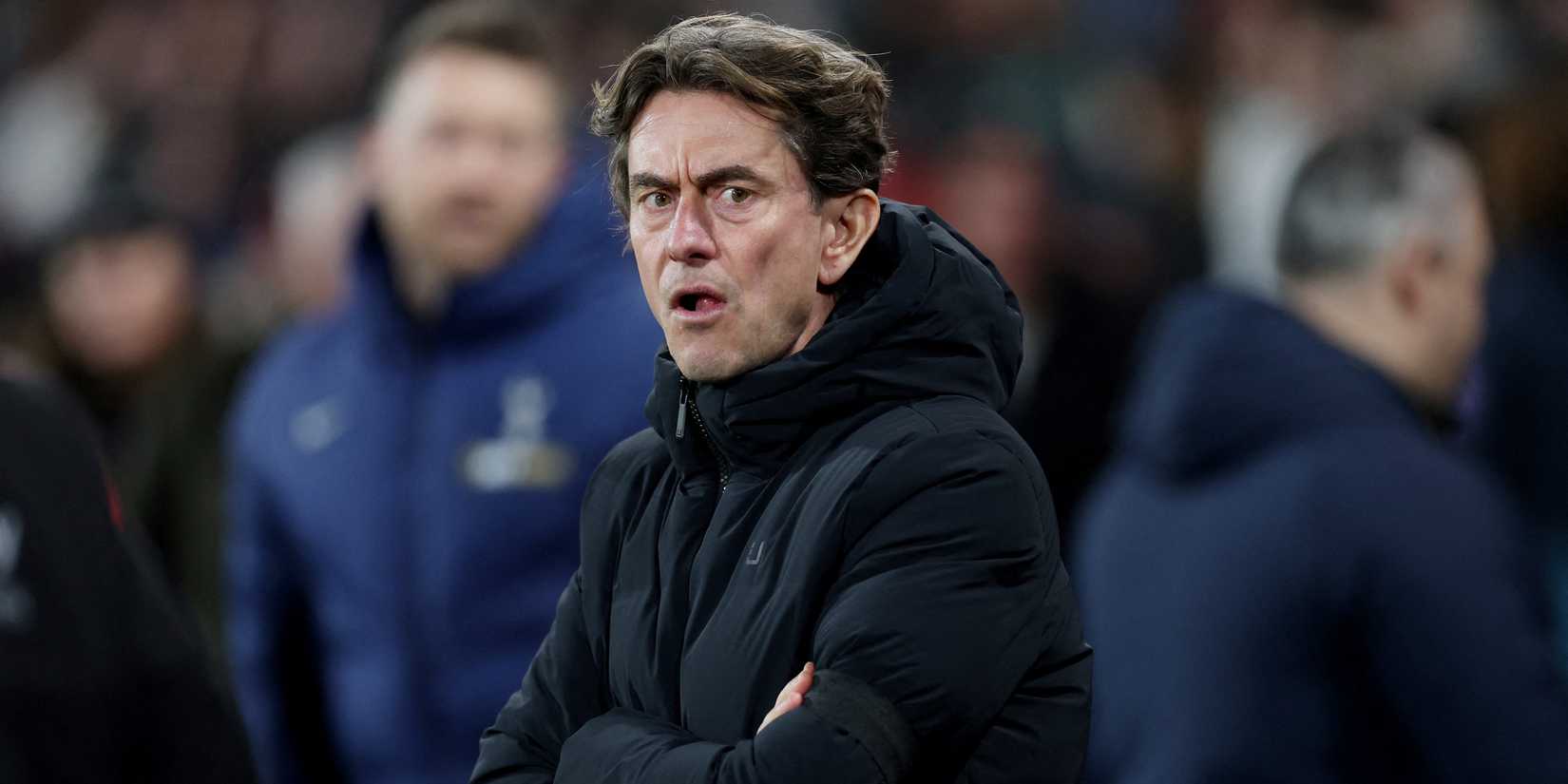 O técnico do Tottenham Hotspur, Thomas Frank, antes do jogo