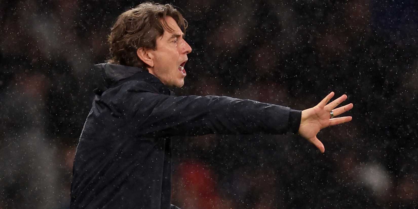 O técnico do Tottenham Hotspur, Thomas Frank, reage-1