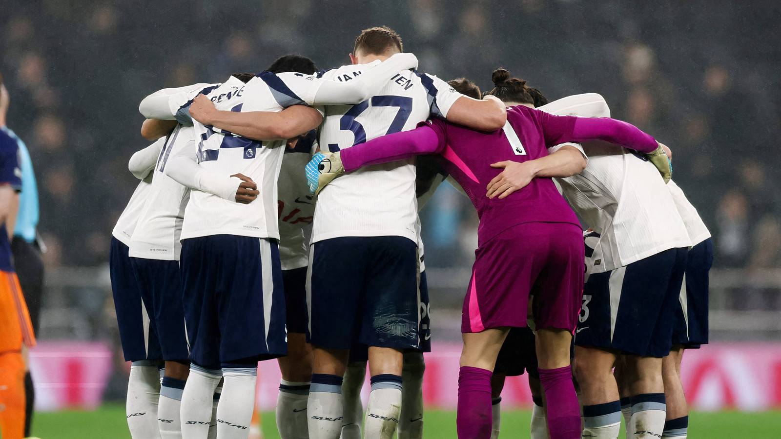 Lewis family members really want Tottenham to appoint 'genius' title-winning manager - Football FanCast