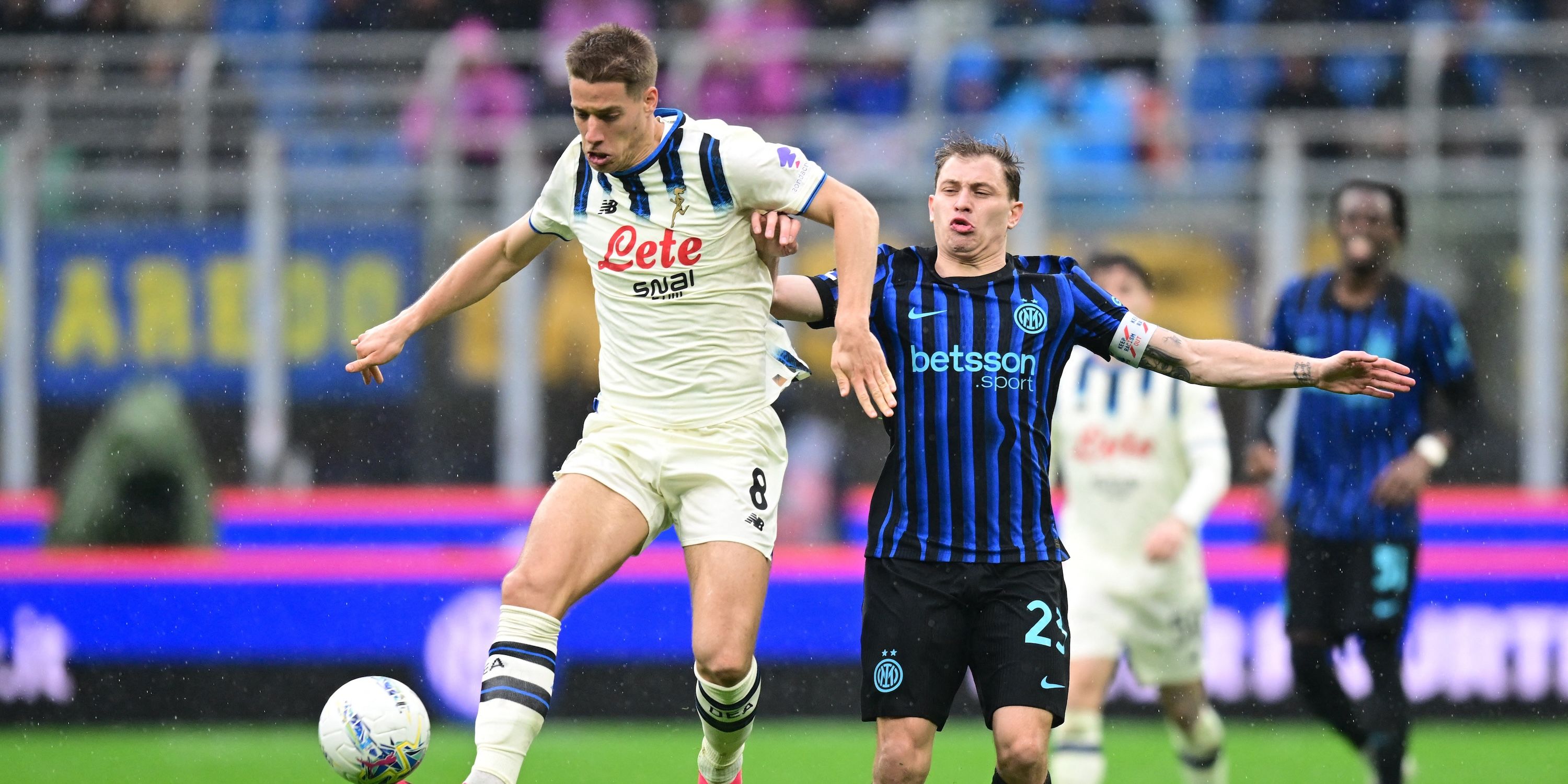  Atalanta's Mario Pasalic in action with Inter Milan's Nicolo Barella 