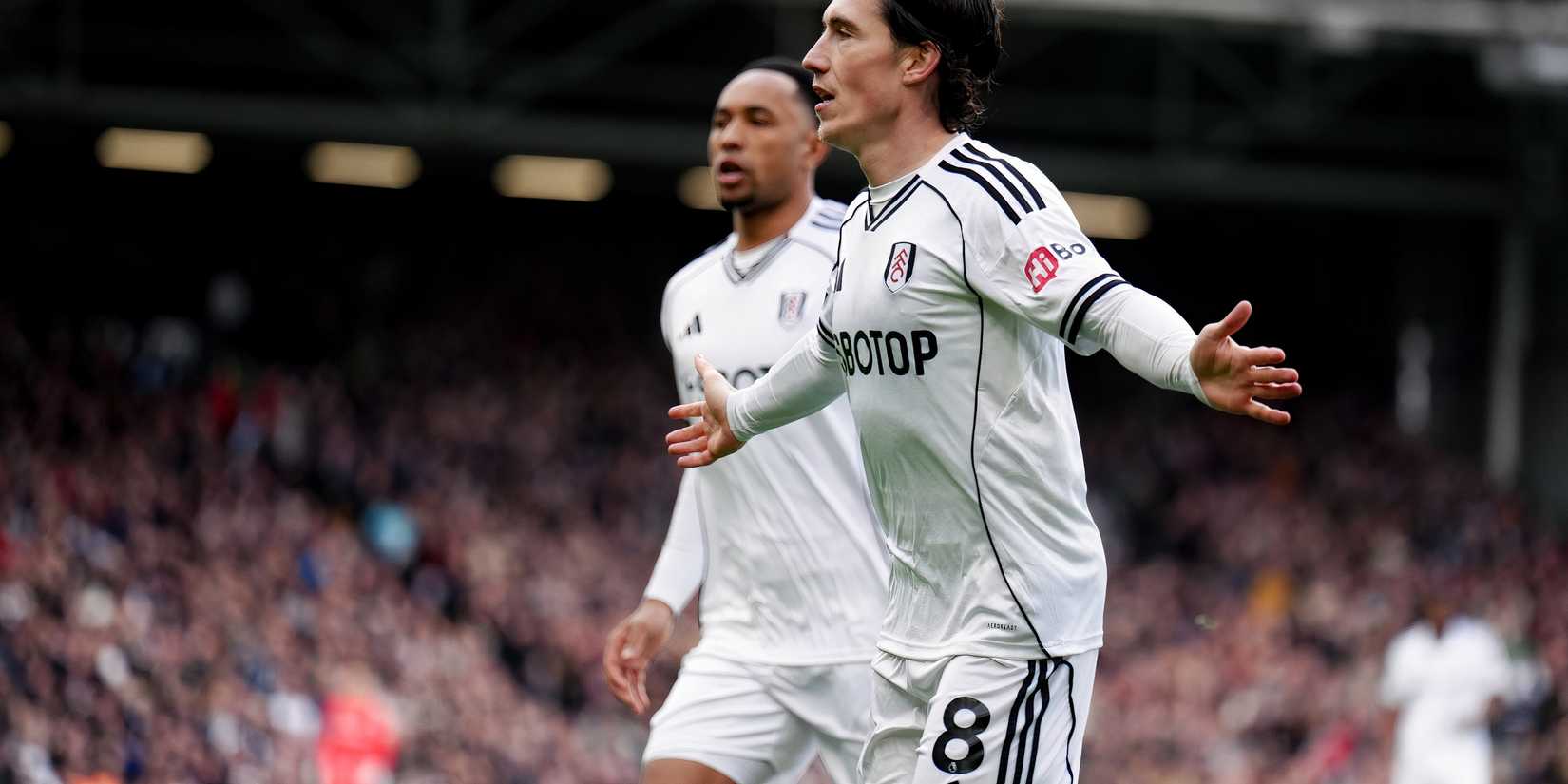 Harry Wilson comemora contra o Spurs