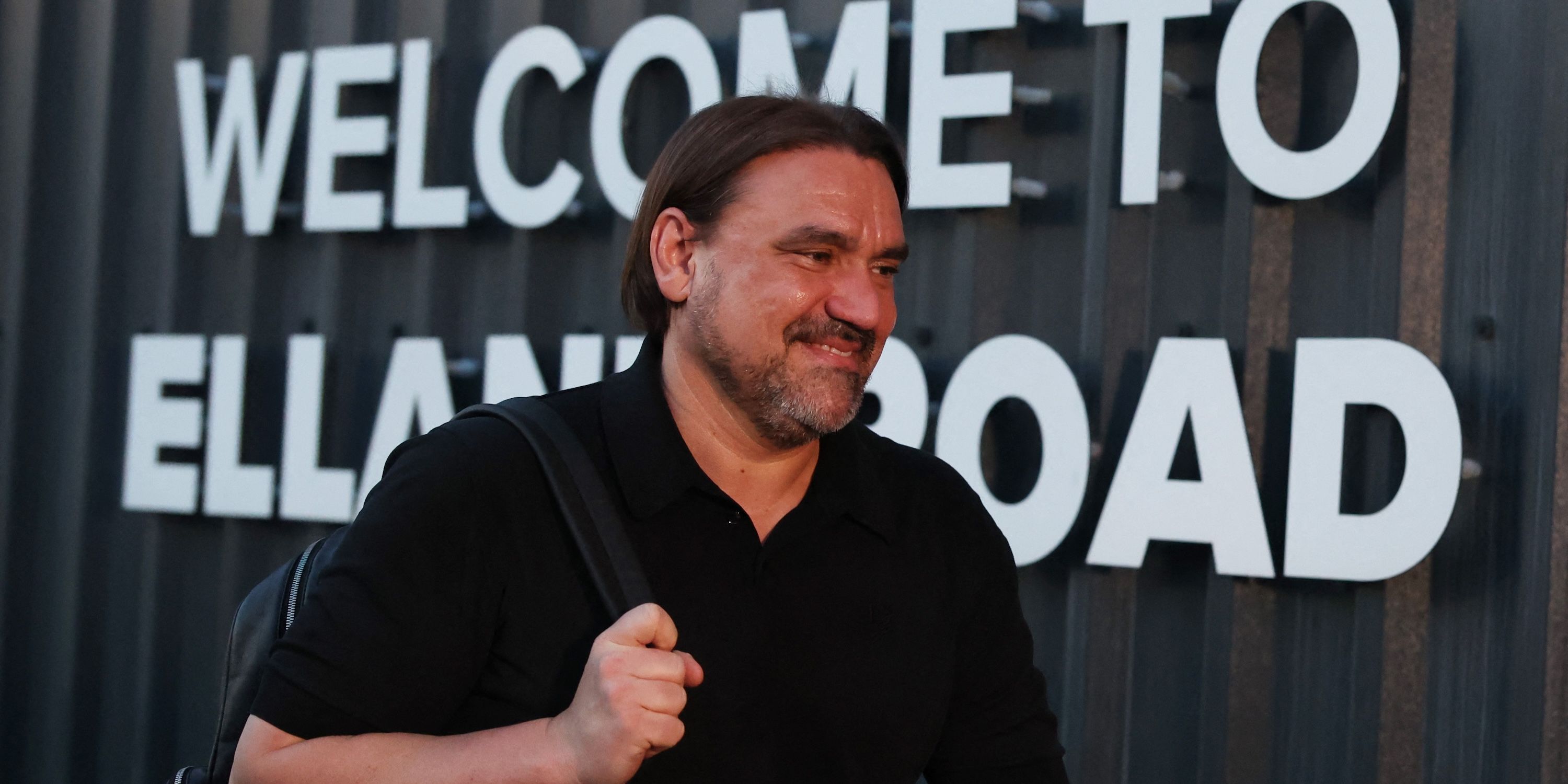 O técnico do Leeds United, Daniel Farke, chegou ao estádio antes do jogo