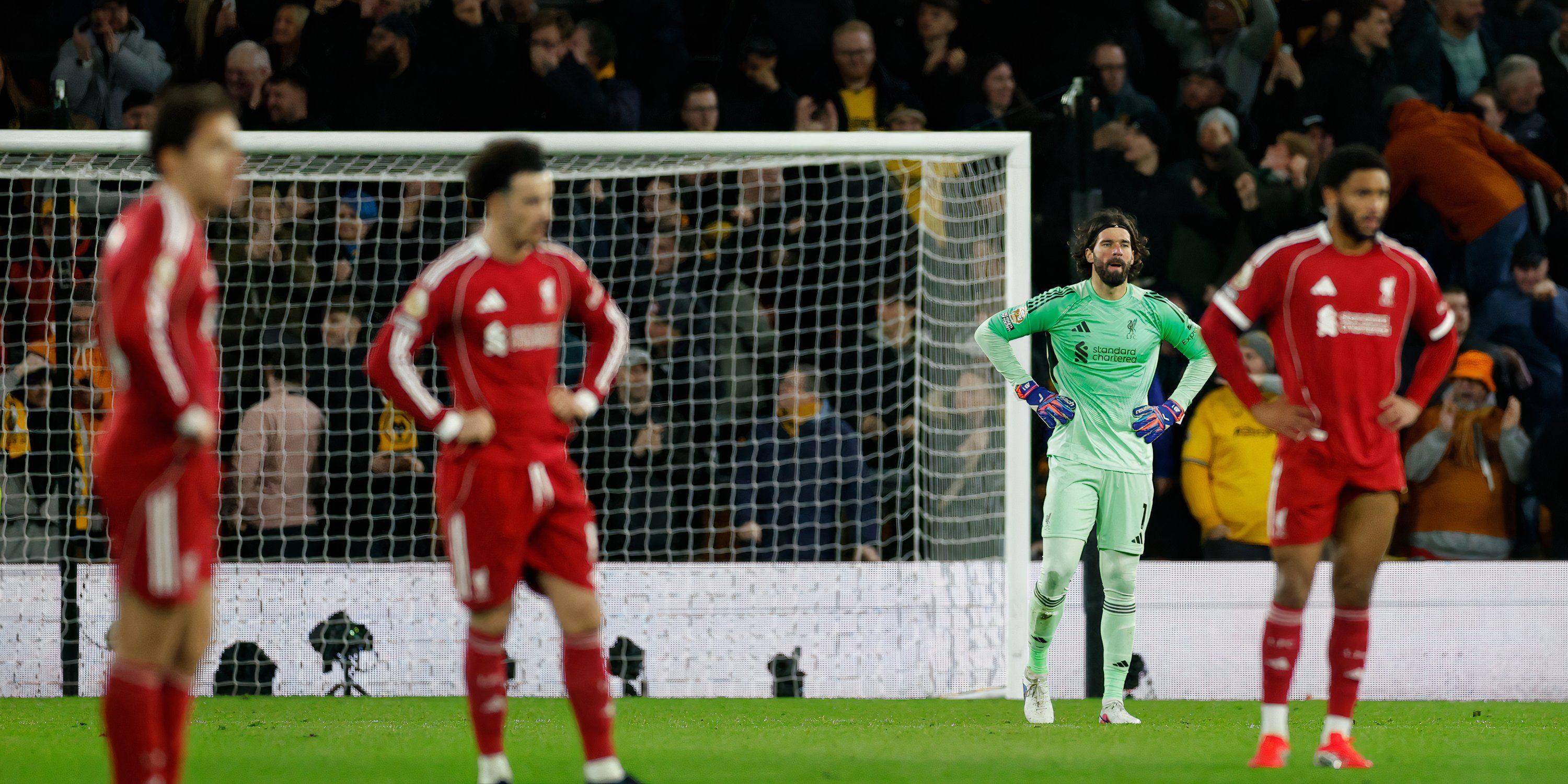 Jogadores do Liverpool parecem chateados - 1
