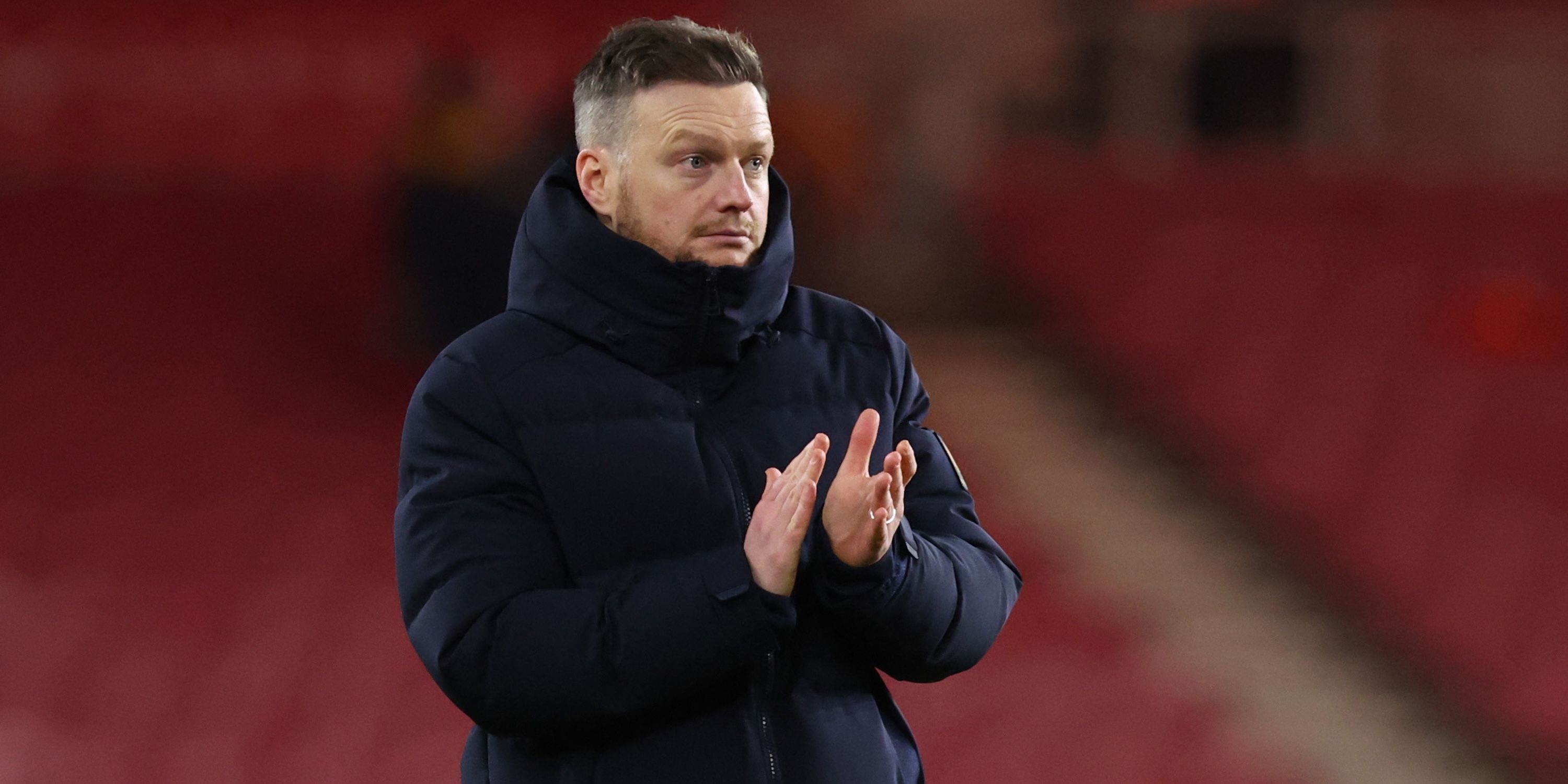 Manajer Middlesbrough Kim Hellberg tampak sedih saat dia bertepuk tangan kepada para penggemar setelah pertandingan