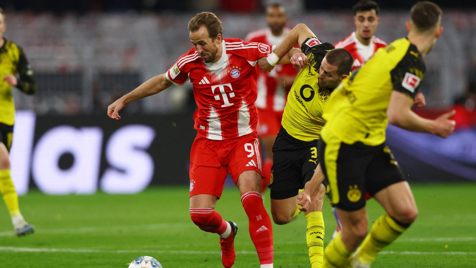 Man Utd unveil contact to sign Borussia Dortmund star; his agent has entered into negotiations Man Utd unveil contact to sign Borussia Dortmund star; his agent has entered into negotiations