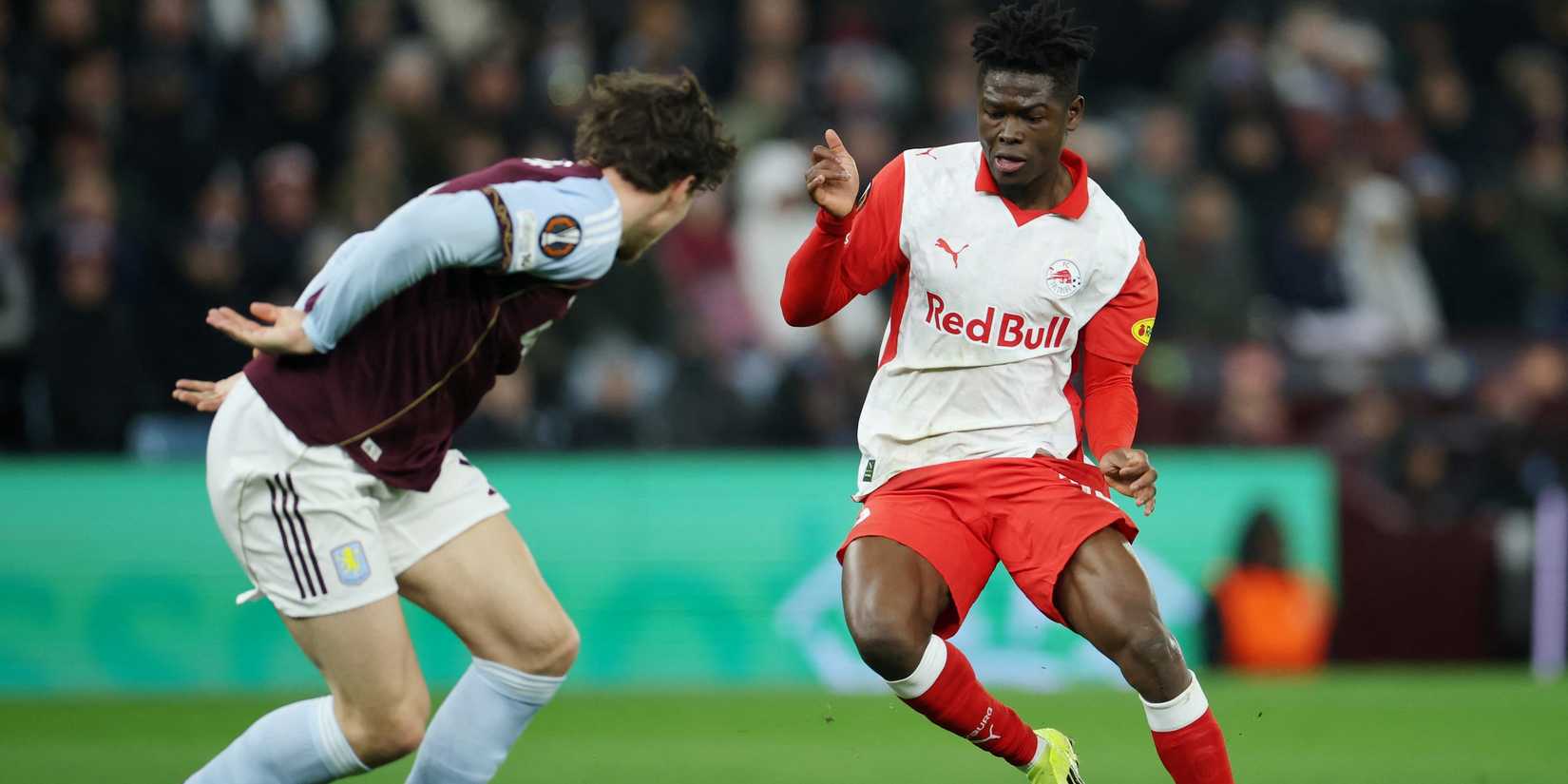 RB Salzburg's Edmund Baidoo in action with Aston Villa's Victor Lindelof