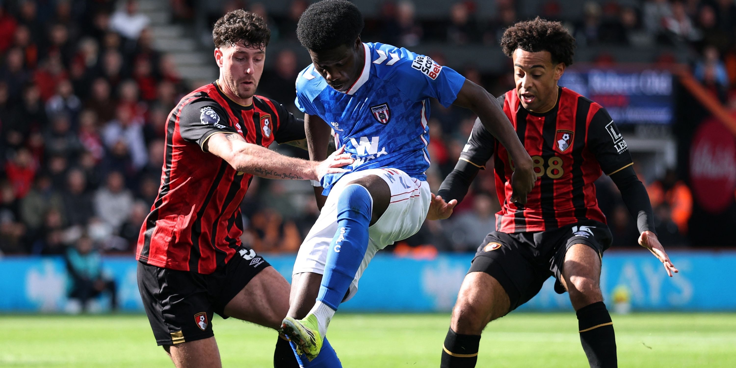  Sunderland's Eliezer Mayenda in action with AFC Bournemouth's Marcos Senesi 